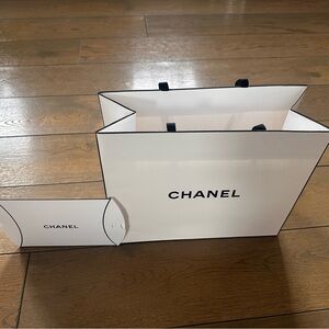 CHANEL White and Black Gift Bag/Shopping Bag with gift Box bundle
